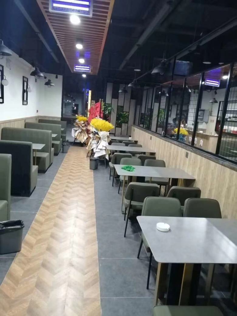 20200926/5f6e8b219c0bf.jpg 大帥烤肉餐桌椅和卡座沙發(fā)安裝現(xiàn)場(chǎng).jpg