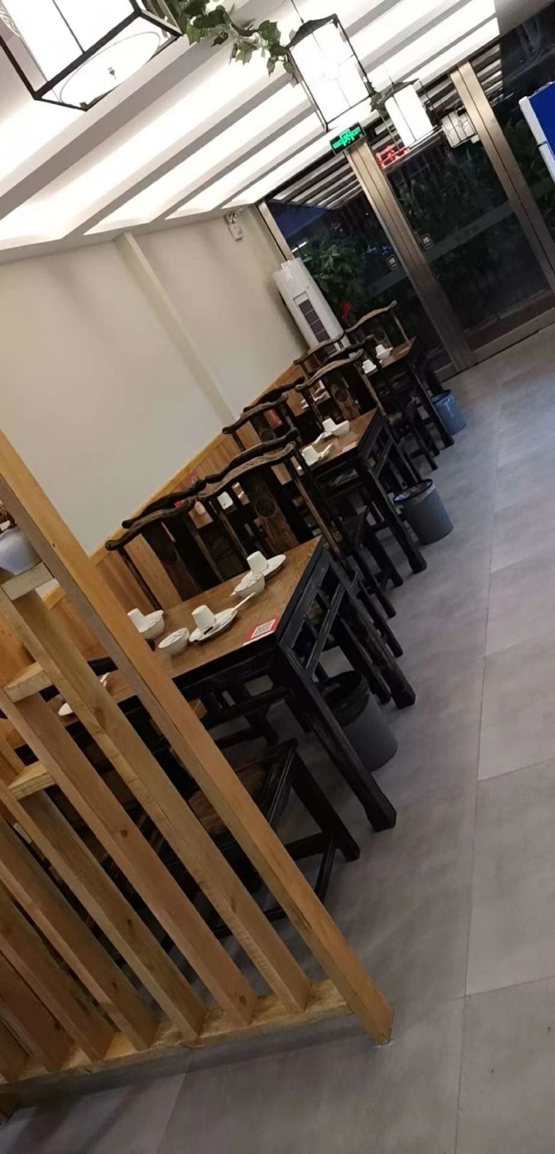 20210225/603793352634d.jpg 餐桌椅項(xiàng)目經(jīng)理與設(shè)計(jì)師溝通.jpg