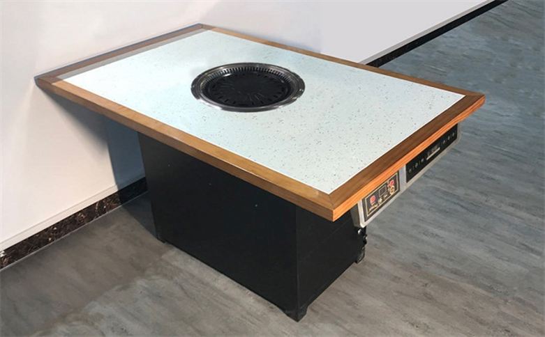 張總在博菲克家具廠展廳詢問火鍋?zhàn)?jpg