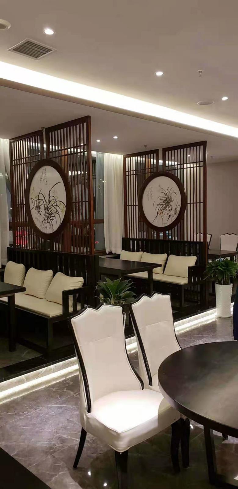 20210606/60bc8dd00fcc8.jpg 西安金鳙魚頭餐廳卡座沙發(fā).jpg