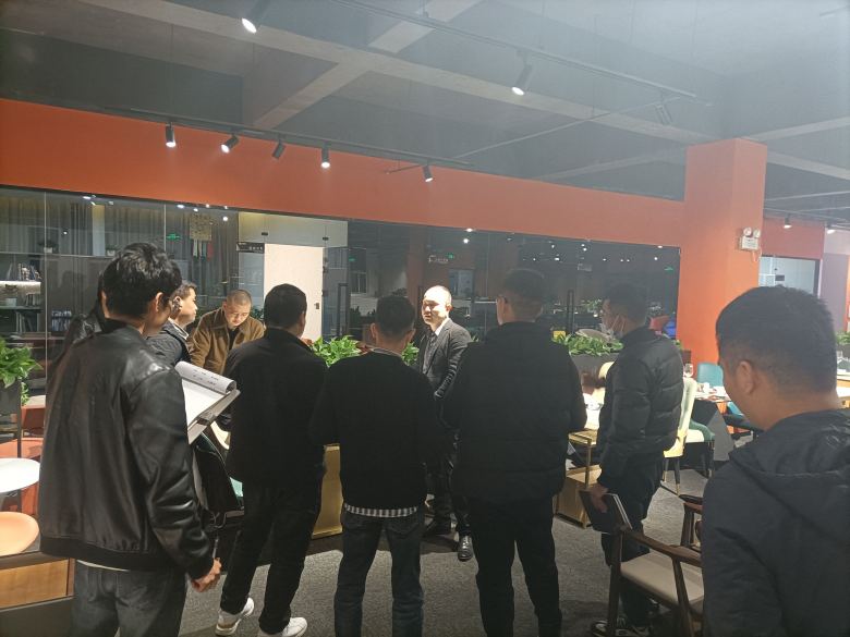 西安博菲克餐飲家具廠銷售培訓(xùn)會議現(xiàn)場.jpg
