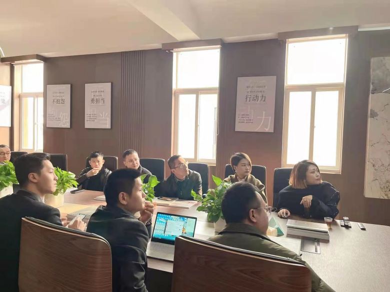 20230102/63b2752ca48f5.jpg 軟裝設(shè)計公司肖總介紹業(yè)務(wù)情況.jpg