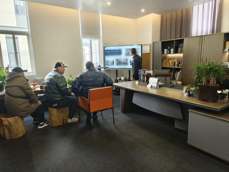 20240421/6624bb663651b.jpg 博菲克銷售經(jīng)理為張掖客戶介紹方案.jpg